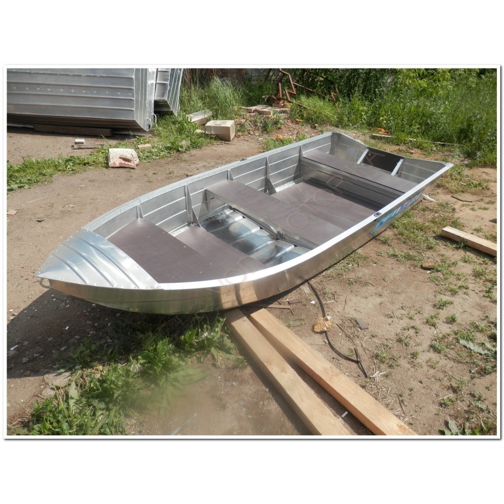 Алюминиевая моторно-гребная лодка Вятка Профи 32