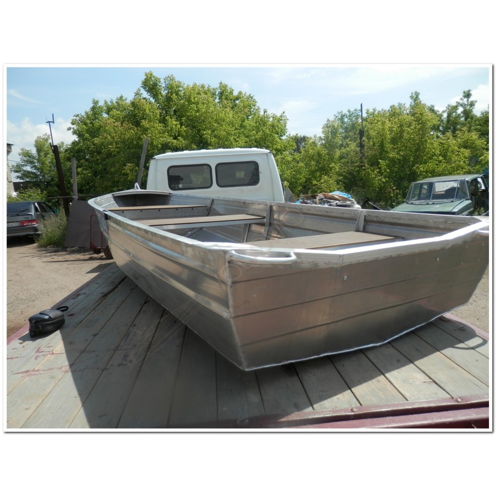 Алюминиевая лодка Вятка Профи 38 с консолью