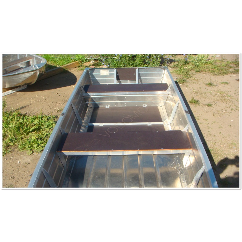 Алюминиевая моторно-гребная лодка Вятка Профи 37-Т