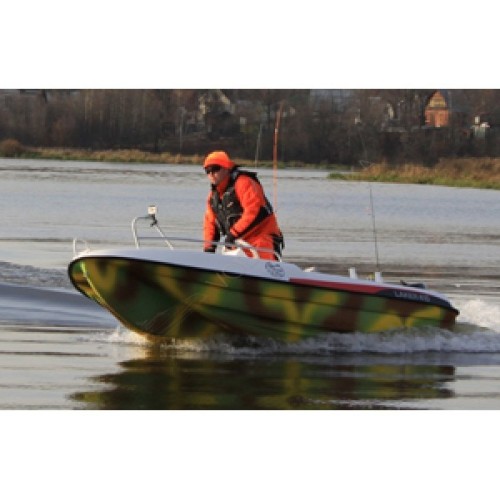 Лодка LAKER 410 пластиковая моторно-гребная с креслом, центральной консолью и реллингами (камуфляж)