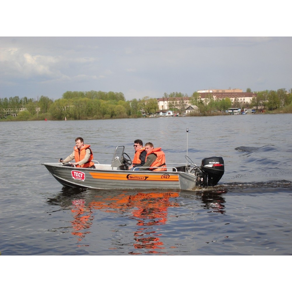 Алюминиевая лодка Wellboat-42 NexT консоль