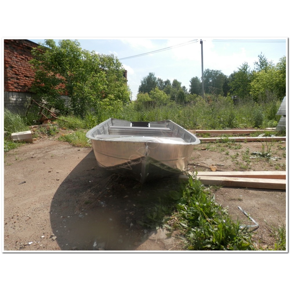 Алюминиевая моторно-гребная лодка Вятка Профи 32