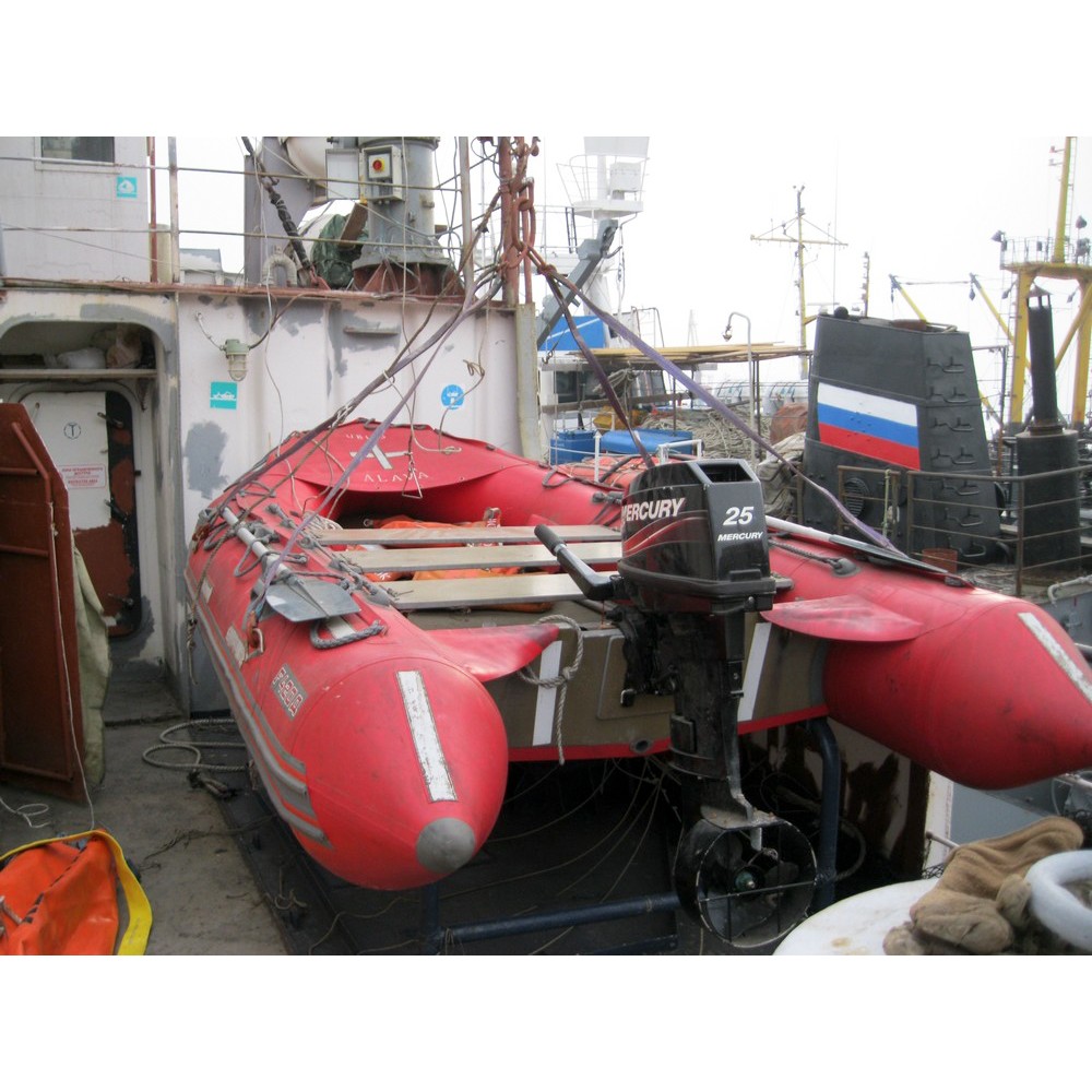 Лодка Мнев и К ФАВОРИТ F-450D (красный)