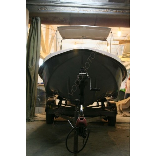 Лодка пластиковая Армада Барракуда ( консоль справа )