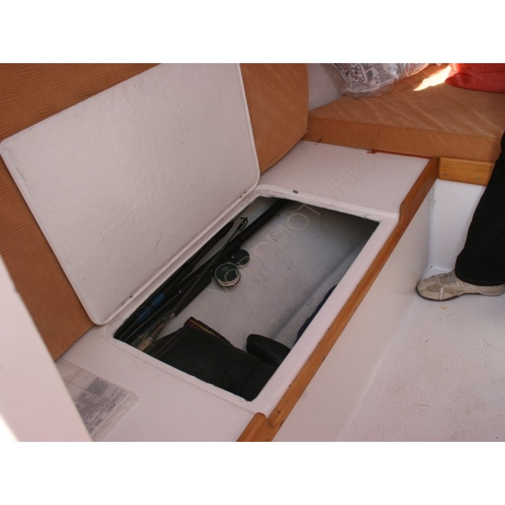 Каютный стеклопластиковый катер Легант-515К