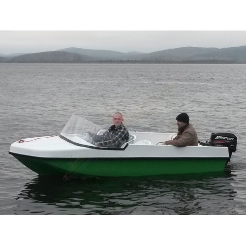 Моторная лодка с автомобильной компоновкой Легант-380 Авто