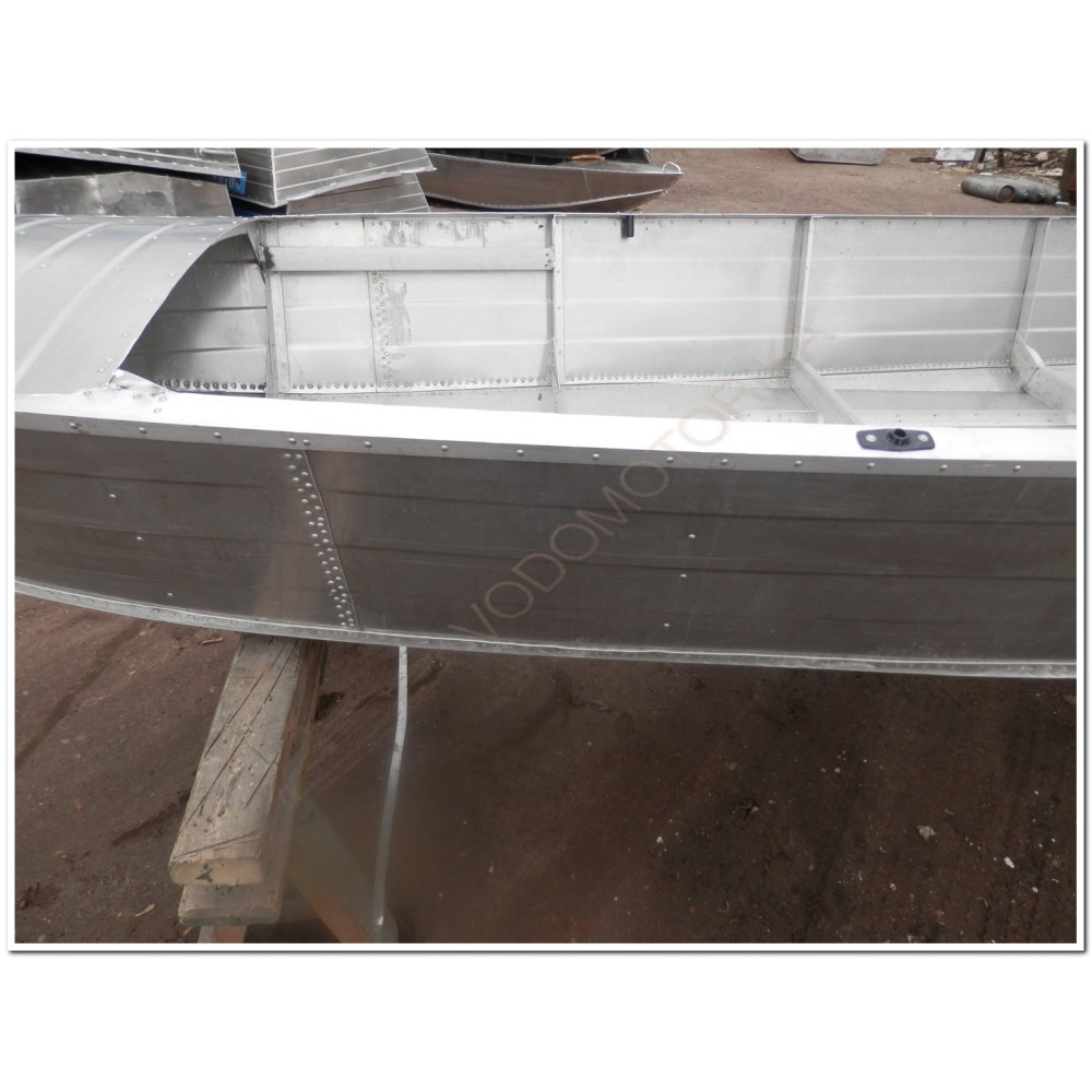 Алюминиевая моторно-гребная лодка Вятка Шило