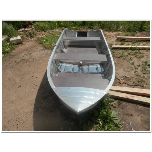 Алюминиевая моторно-гребная лодка Вятка Профи 32