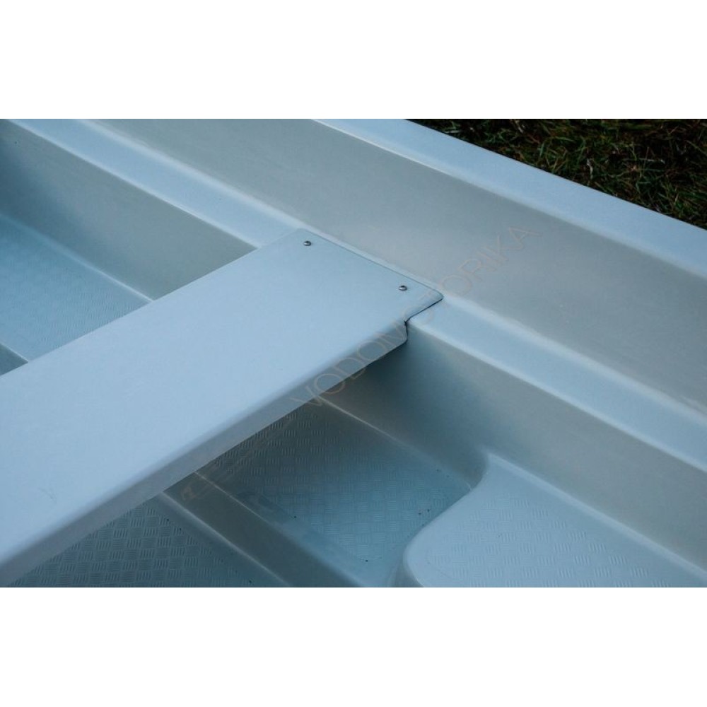 Лодка пластиковая Армада Кайман 31