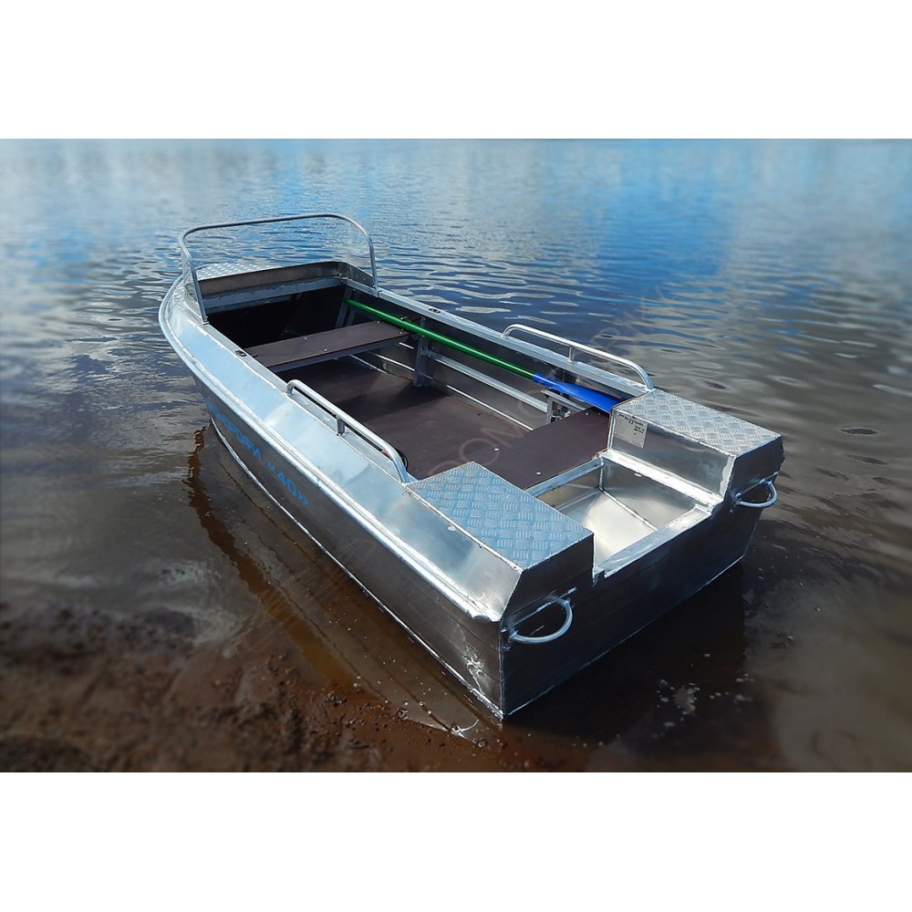 Алюминиевая моторно-гребная лодка Вятка Профи 40