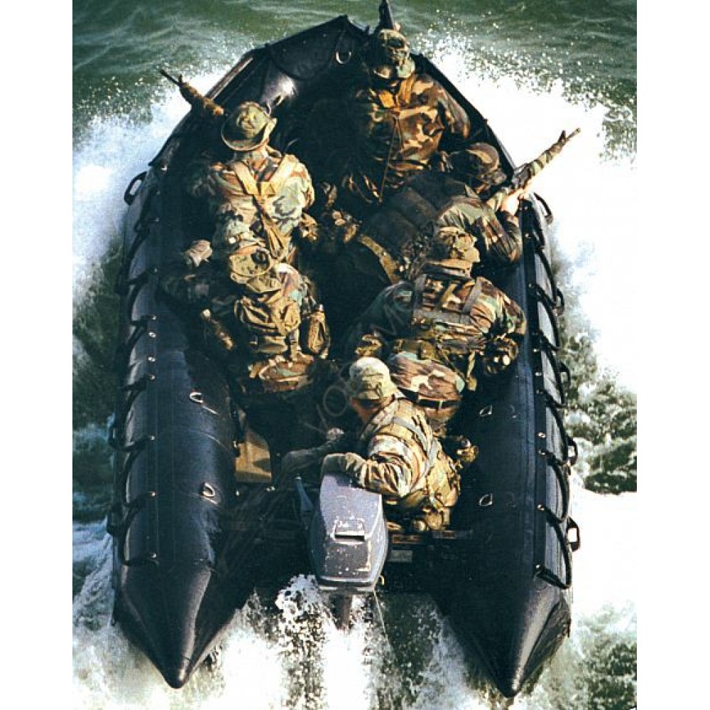 Надувная лодка ZODIAC Futura commando 530 с жестким пайолом